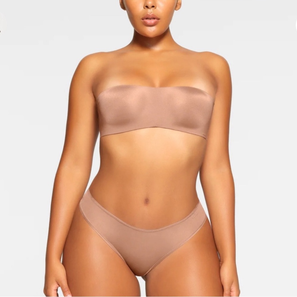 NWT Skims bra. Recently purchased but too small for me.